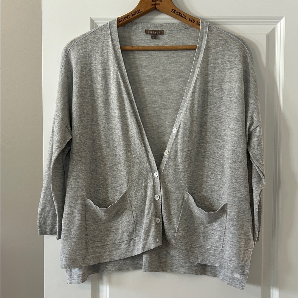 Anthro Lilla P Boxy Gray V-Neck Cardigan w Pockets 3/4 Sleeve Lg w MEASUREMENTS